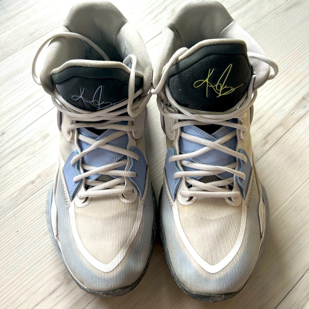 Nike Kyrie Zoom’s like new